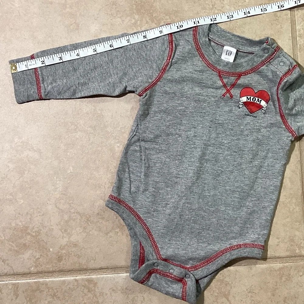 Gap Baby Gap Gray Long Sleeve Snap Onesie Infant